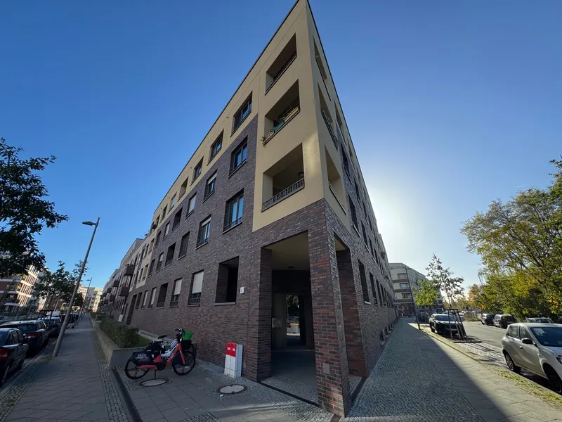 Gutgeschnittene 2-Zimmerwohnung mit Loggia und EBK in Parkstadt Karlshorst — photo 1